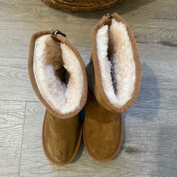 UGG Boots, Tan, Size 4 - Picture 5 of 11